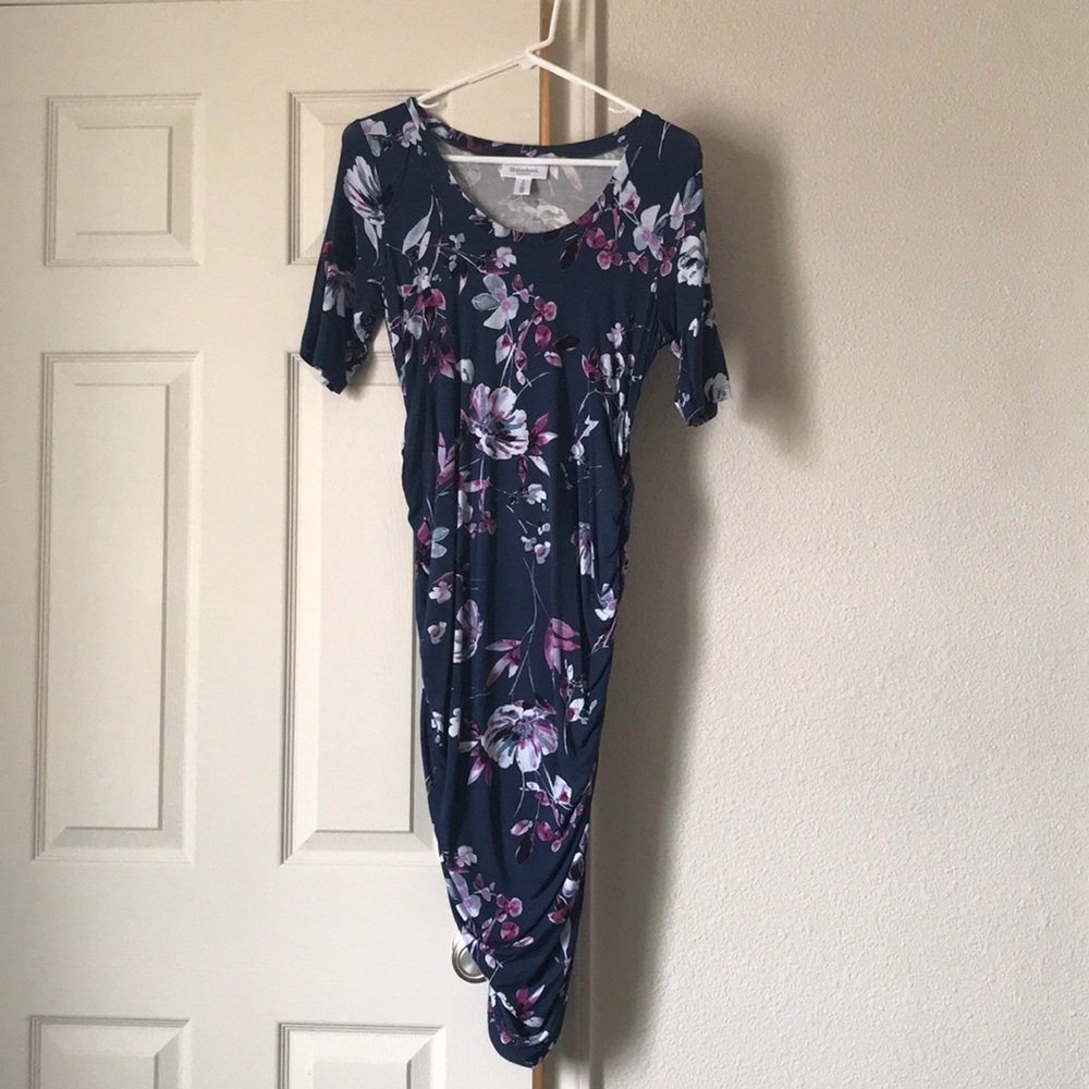 Fitted maternity dress